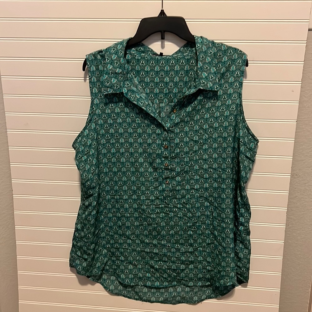 Green Patterned 1X Sleeveless Blouse